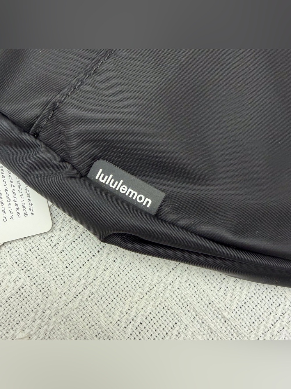 Lululemon Festival Bag 5L • Black/Gold • New - Picture 5 of 6